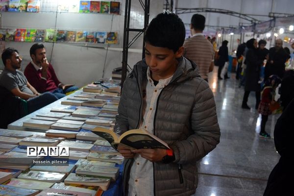 نمایشگاه کتاب در نمایشگاه بین المللی بیرجند