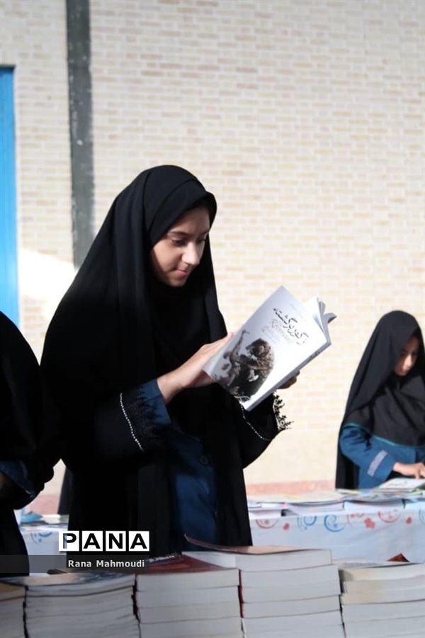 بازدید دانش ‌آموزان از نمایشگاه کتاب در گله‌دار