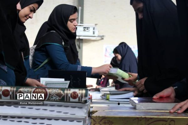 بازدید دانش ‌آموزان از نمایشگاه کتاب در گله‌دار