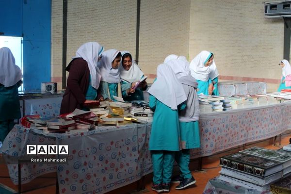 بازدید دانش ‌آموزان از نمایشگاه کتاب در گله‌دار