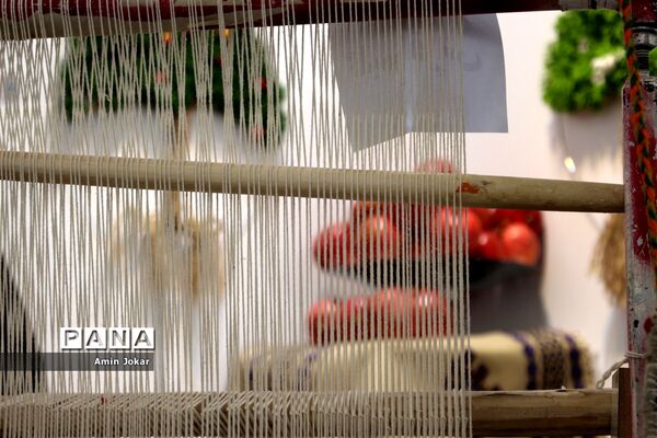 نمایشگاه صنایع دستی بافت و هنر فرش دانش‌آموزان هنرستان ولایت آباده طشک