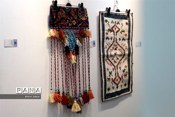 نمایشگاه صنایع دستی بافت و هنر فرش دانش‌آموزان هنرستان ولایت آباده طشک
