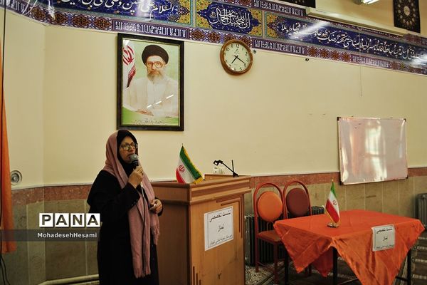 نشست تخصصی نماز در دبیرستان نمونه کاشی نیلوفر