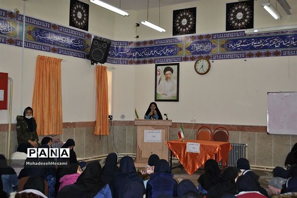 نشست تخصصی نماز در دبیرستان نمونه کاشی نیلوفر