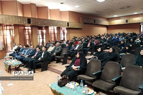 آیین تقدیر از دانش آموزان ممتاز مسابقات قرآن و عترت ناحیه 4 شیراز