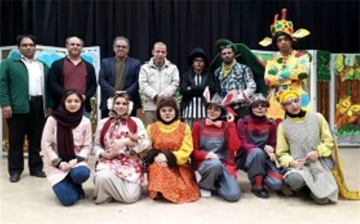 استقبال چشمگیر یزدی‌ها از نمایش کلوچه‌های خدا