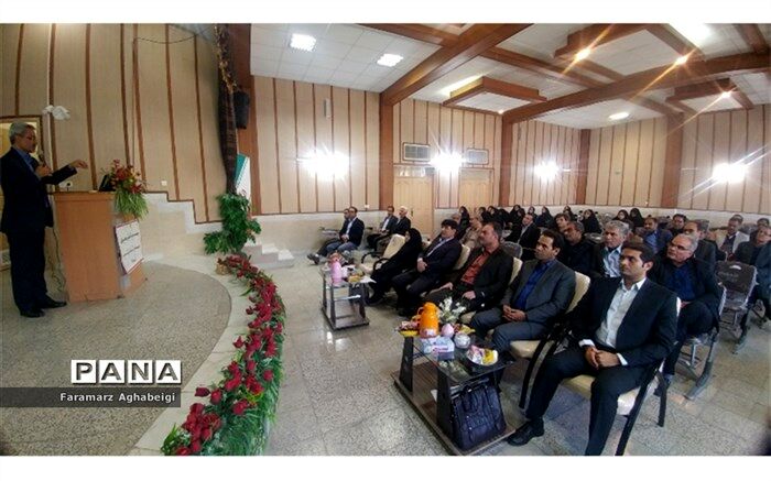 استفاده از امکانات مدرسه برای اهداف سیاسی و تبلیغات انتخاباتی ممنوع است