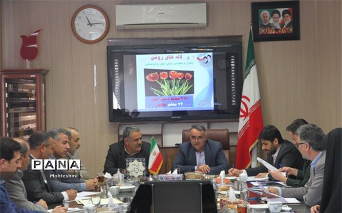بازخوانی رشادت وایثارگری شهدا در یادواره لاله‌های روشن برای دانش آموزان نمایان باشد