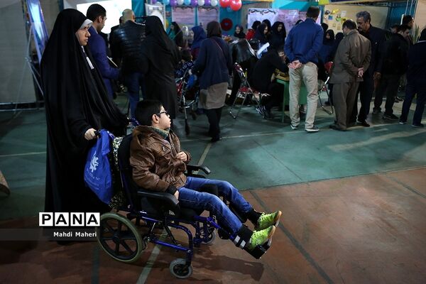 نمایشگاه دست‌سازه‌های دانش‌آموزان با نیازهای ویژه