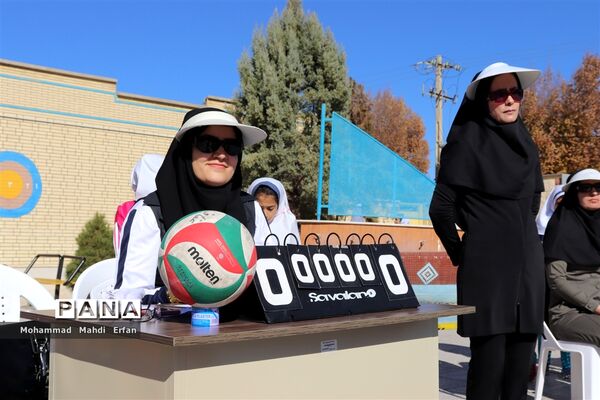 افتتاحیه مسابقات لیگ والیبال دختران دانش‌آموز در آباده