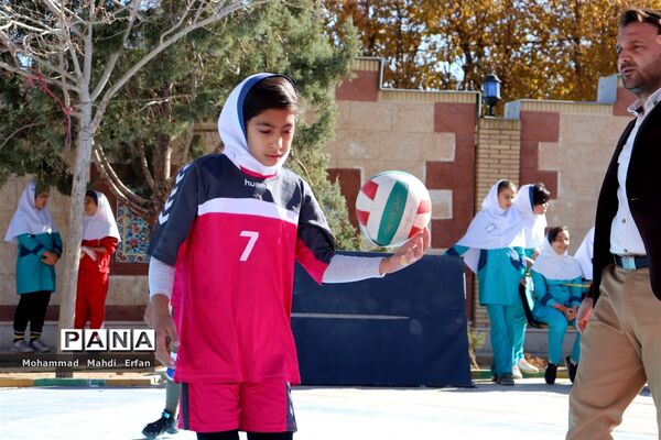 افتتاحیه مسابقات لیگ والیبال دختران دانش‌آموز در آباده