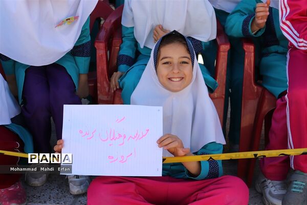 افتتاحیه مسابقات لیگ والیبال دختران دانش‌آموز در آباده