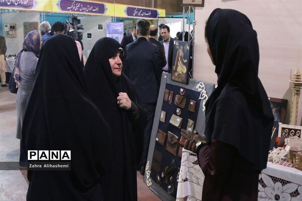 افتتاح نمایشگاه دست‌سازه‌های دانش‌آموزان با نیازهای ویژه شهر تهران