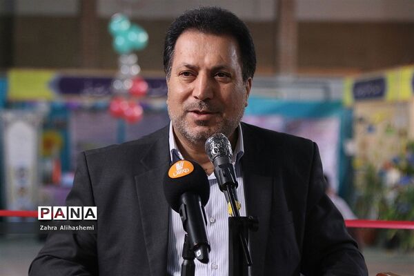 افتتاح نمایشگاه دست‌سازه‌های دانش‌آموزان با نیازهای ویژه شهر تهران
