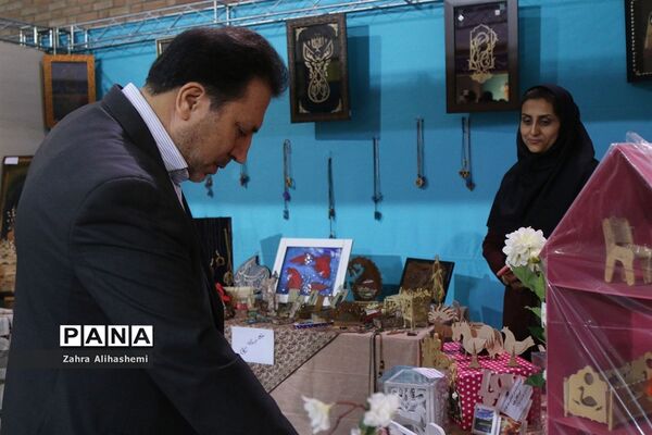 افتتاح نمایشگاه دست‌سازه‌های دانش‌آموزان با نیازهای ویژه شهر تهران
