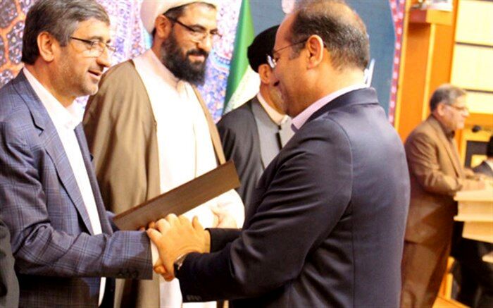 تقدیر از مدیرکل آموزش‌ و پرورش استان همدان به عنوان متولی برتر در حوزه نماز