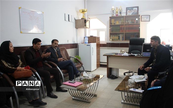 جلسه تولید کنندگان لباس فرم دانش آموزان شهرستان بجنورد