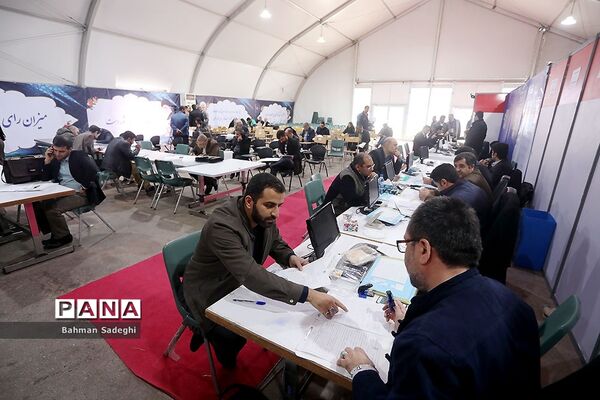 دومین روز ثبت نام داوطلبان انتخابات مجلس در فرمانداری تهران