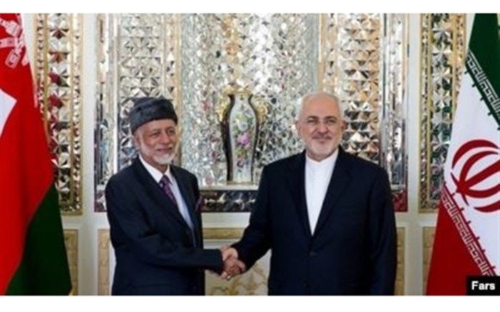 ظریف در دیدار وزیر خارجه عمان: از هر ابتکاری برای کاهش تنش در منطقه استقبال می‌کنیم