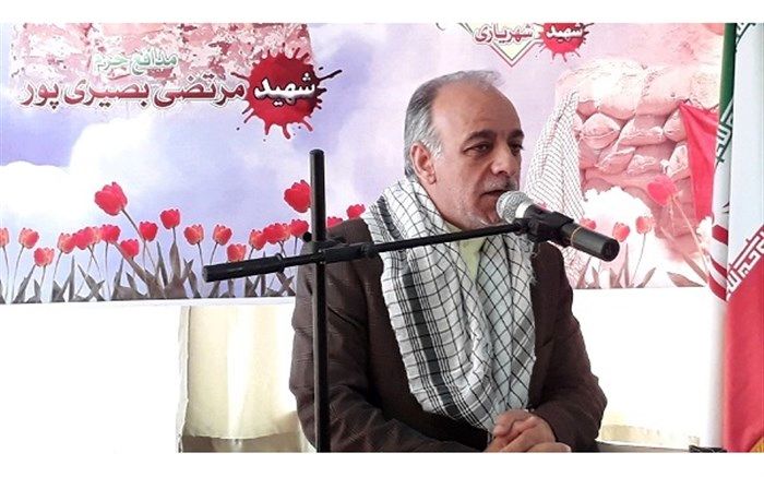 در یادواره 15 شهید دبیرستان شهیدچمران بیرجند مطرح شد: وصیت نامه ی شهدا چراغ راه ما در اداره امور