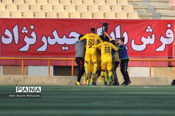 دیدار تیم‌های نود ارومیه و تراکتورسازی تبریز در مرحله یک هشتم نهایی جام حذفی باشگاه های کشور
