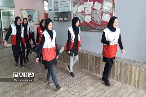 مانور زلزله در آموزشگاه دخترانه ارشاد ناحیه دو شهر ری