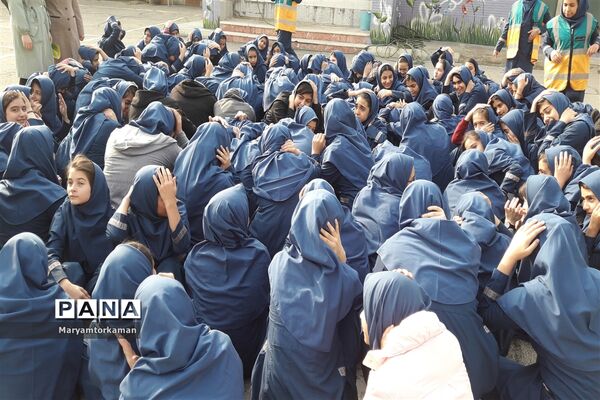 مانور زلزله در آموزشگاه دخترانه ارشاد ناحیه دو شهر ری