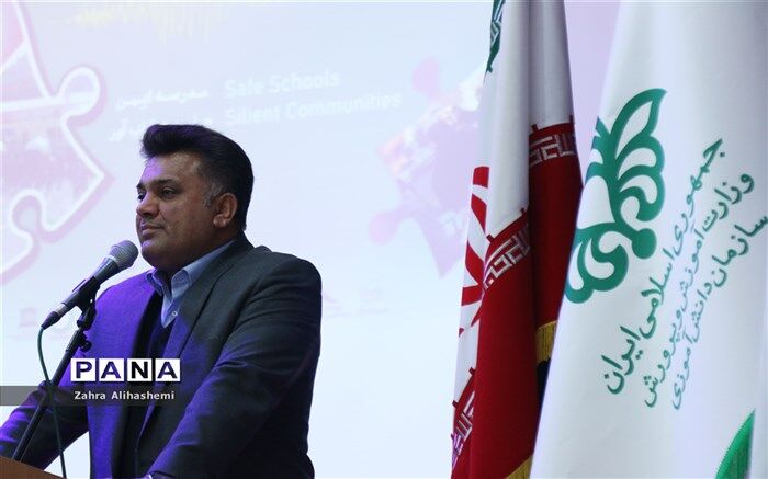 دهقان: باید مهارت های اجتماعی را به درون مدارس ببریم
