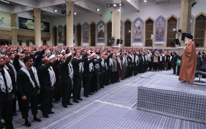 رهبر انقلاب: ملت ایران ثابت کرد قدرتمند و با عظمت است