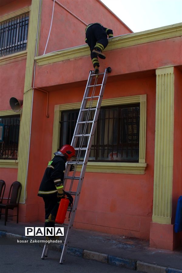 برگزاری مانور سراسری زلزله و ایمنی در رباط کریم