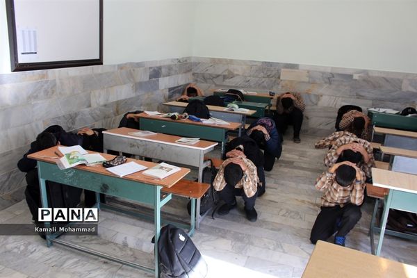 بیست و یکمین مانور سراسری زلزله و ایمنی در دبیرستان سید مرتضی محلات