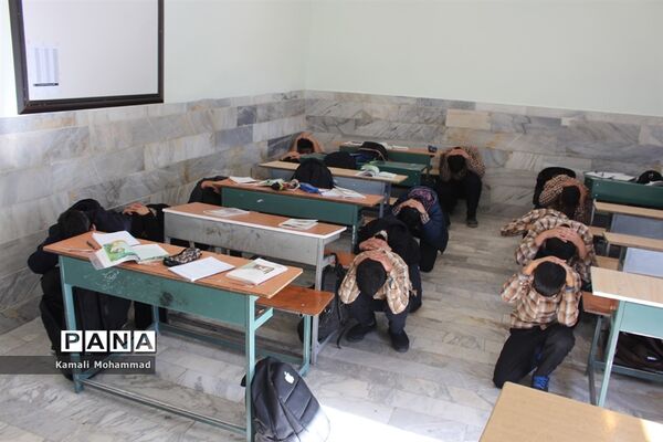 بیست و یکمین مانور سراسری زلزله و ایمنی در دبیرستان سید مرتضی محلات