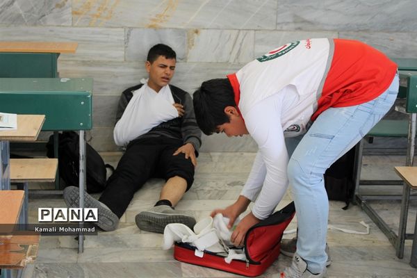 بیست و یکمین مانور سراسری زلزله و ایمنی در دبیرستان سید مرتضی محلات