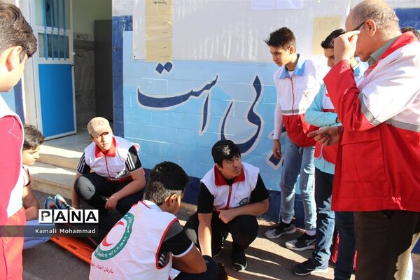 بیست و یکمین مانور سراسری زلزله و ایمنی در دبیرستان سید مرتضی محلات