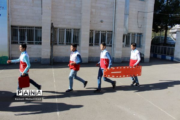 بیست و یکمین مانور سراسری زلزله و ایمنی در دبیرستان سید مرتضی محلات
