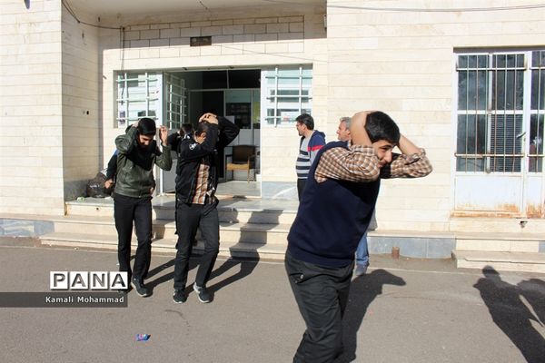 بیست و یکمین مانور سراسری زلزله و ایمنی در دبیرستان سید مرتضی محلات