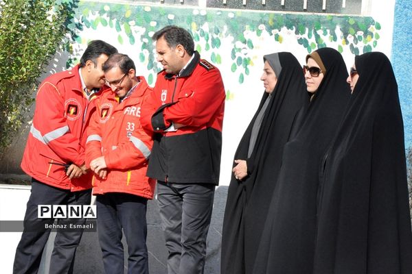 بیست‌ و یکمین مانور زلزله و ایمنی در دبیرستان عصمت ساری