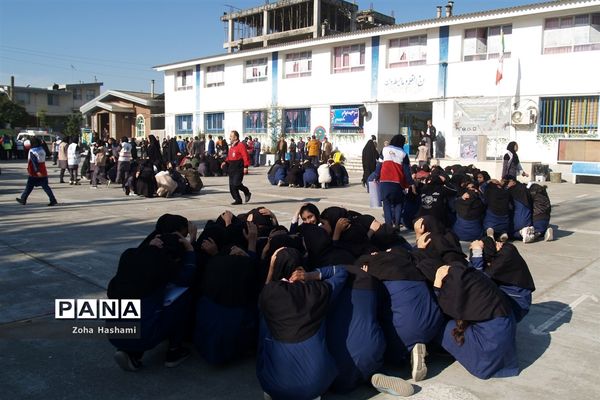 بیست‌ و یکمین مانور زلزله و ایمنی در دبیرستان عصمت ساری