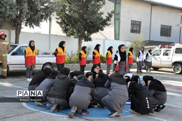 بیست‌ و یکمین مانور زلزله و ایمنی در دبیرستان عصمت ساری