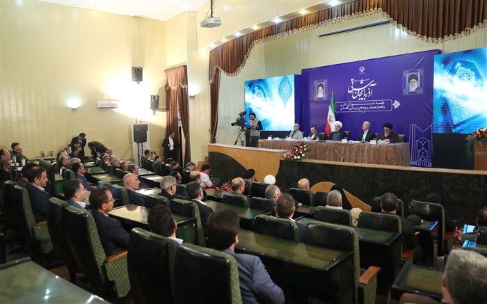 روحانی: حجتی به دلیل فشارهای سیاسی استعفا داد