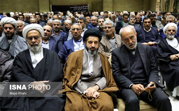تصویری از فرزند رهبر انقلاب در مراسم ختم عضو مجلس خبرگان