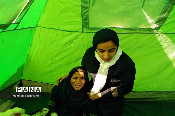 اجرای بیست و یکمین مانور زلزله در دبیرستان دخترانه شاهد 14  ناحیه 4 استان فارس