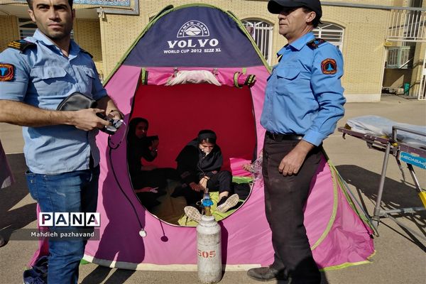 اجرای بیست و یکمین مانور زلزله در دبیرستان دخترانه شاهد 14  ناحیه 4 استان فارس