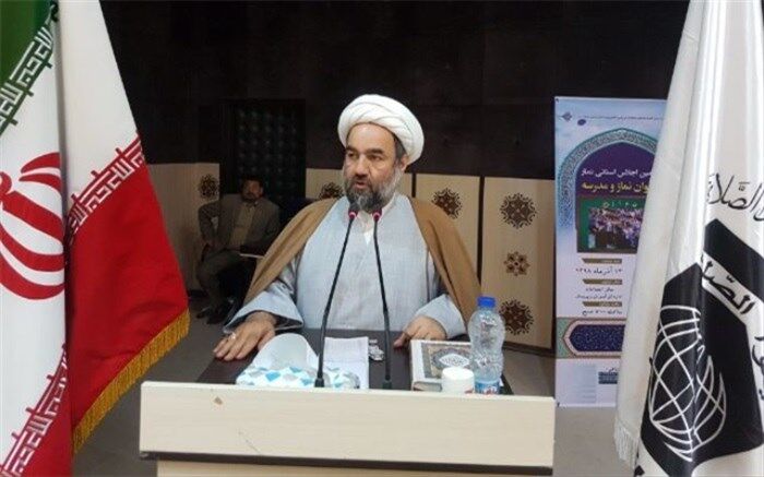 امام جمعه زاهدان: نماز در مدارس مهم ترین محور تعلیم و تربیت به نسل جوان جامعه است