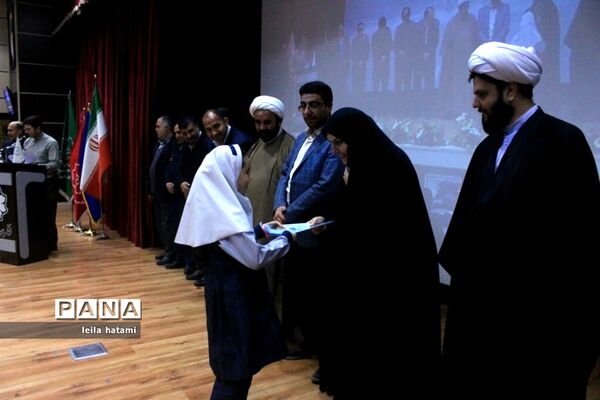 برگزاری آیین تجلیل از حافظین جزء ۳۰ قرآن کریم آموزش و پرورش ناحیه ۵ تبریز