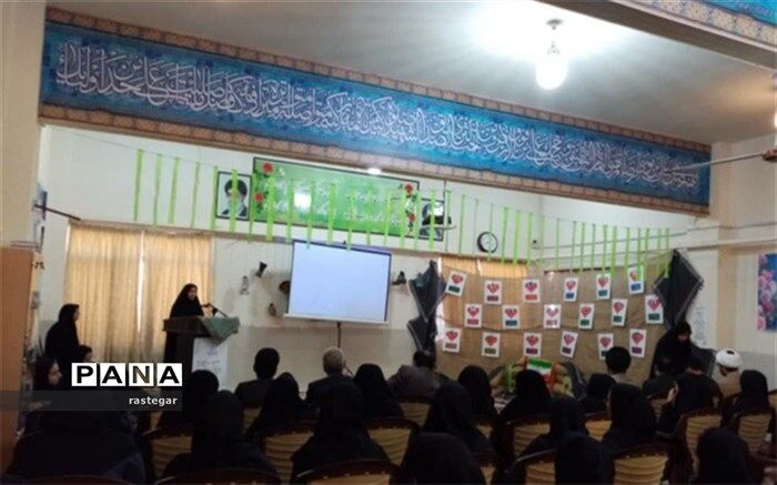 برگزاری یادواره شهید مدافع حرم در دبیرستان امام صادق (,ع) ابرکوه