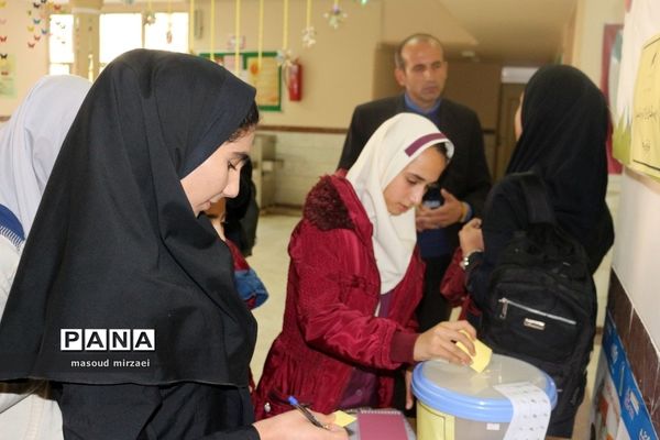 دهمین دوره انتخابات شورای دانش آموزی خرمدشت
