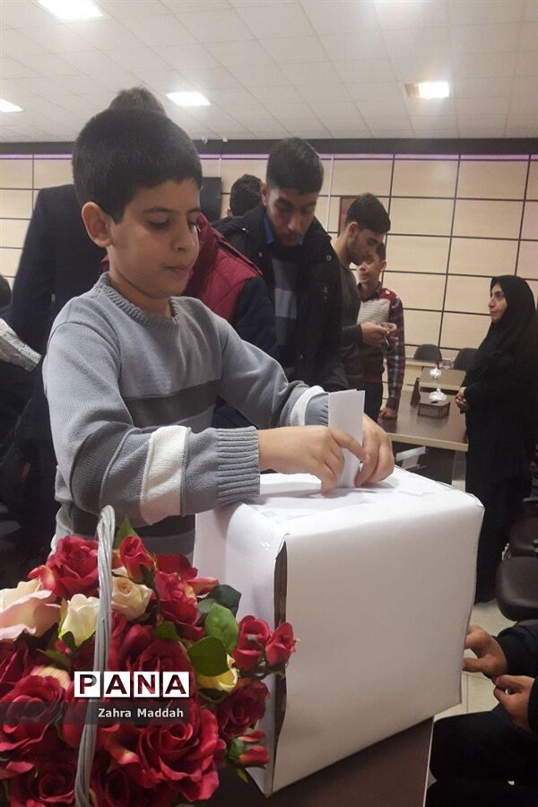 برگزاری انتخابات مجمع نمایندگان شورای دانش آموزی ناحیه 2 همدان