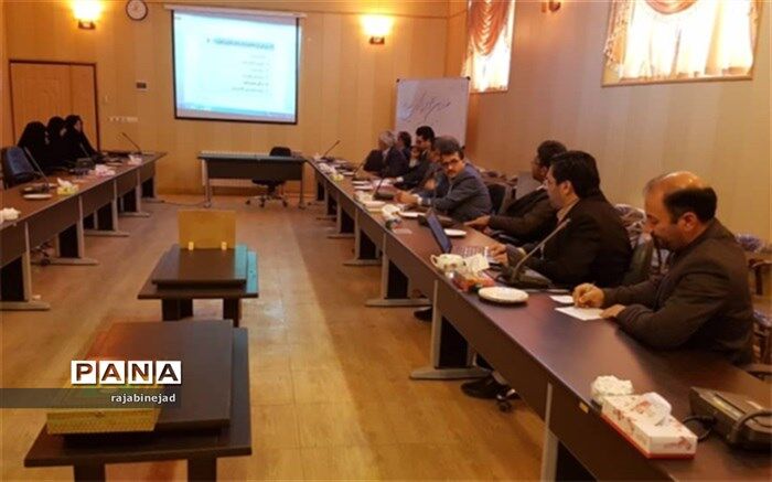 هفدهمین جلسه شورای کانون بسیج فرهنگیان ابرکوه برگزارشد