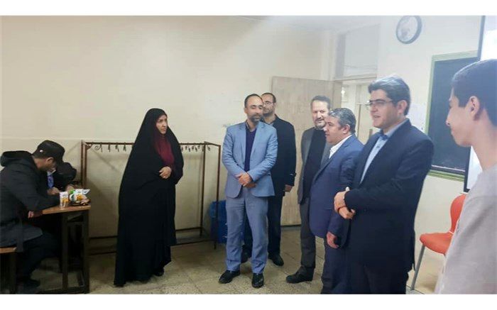 لحظه های پیامبرانه در دبیرستان شهید دکتر چمران منطقه ۱۷